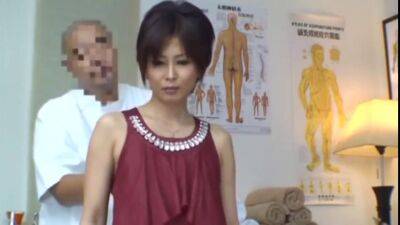 Bonny Japanese MILF comes with a blowjob - sunporno.com - Japan