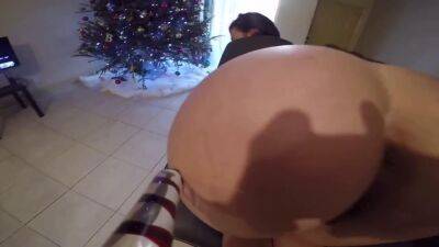 Horny MILF sticks out her perfect bubble ass - sunporno.com