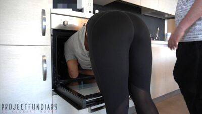 girl in yoga leggings stuck in oven - projectsexdiary - sunporno.com