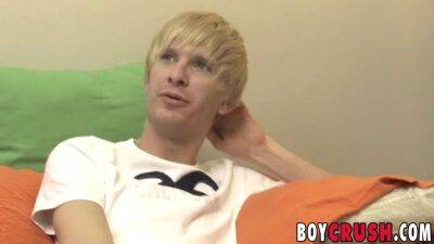 Solo masturbation with young blond guy - sunporno.com