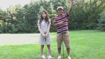 Eager brunette loves sucking hard cock on the golf course - sunporno.com - Japan