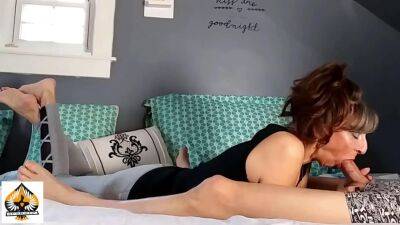 Sexy Milf Marie, Close-Up Sucking - sunporno.com - Usa