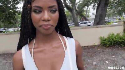 Nia Nacci - Ebony teen gets paid to fuck in public - sunporno.com