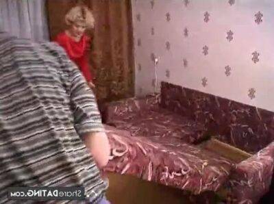 Russian mature mom and a friend of her son! Amateur! - sunporno.com - Russia