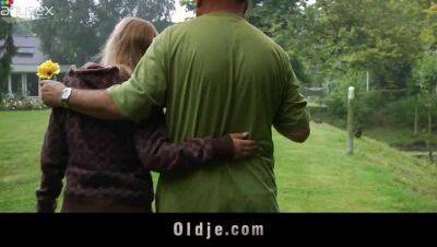 Fatt and ugly oldman does a naive teenager blonde - sunporno.com