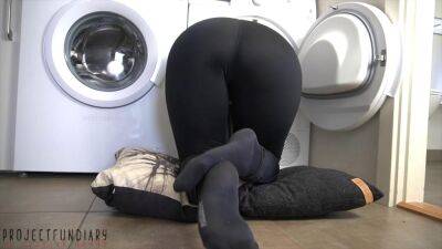 Stuck housewife in tight leggings banged - projectsexdiary - sunporno.com - Denmark