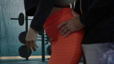 Branquinha de Leite sucks a friend's dick at the gym reception until he comes in her mouth. - sunporno.com - Portugal