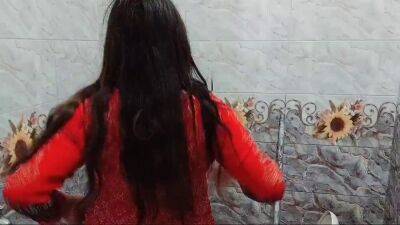 Desi Beautifull Mom Shaving Pussy And Armpits On Eid And Pissing In Bathroom - sunporno.com - Pakistan