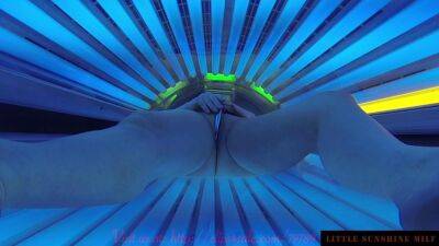 Tanning Bed Solarium Sonnenbank Fun Pierced Pussy and Dildo - sunporno.com