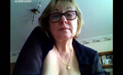 Busty granny shows her stuff on webcam solo - sunporno.com