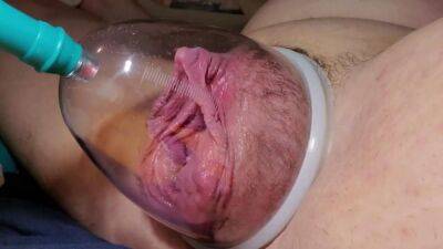 Using Breast Pump on Pussy - sunporno.com