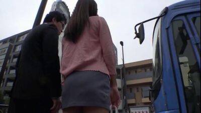 Hot Japanese Babe Fucked On The Public Bus - sunporno.com - Japan