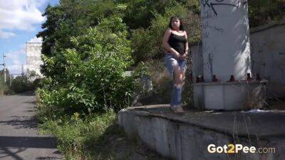 Public pissing girls - sunporno.com