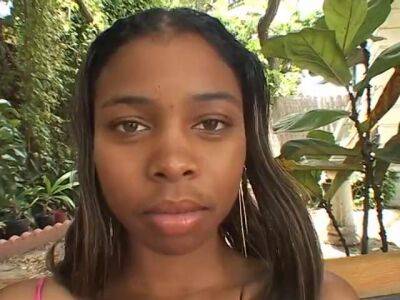 Black chick gets her pussy fucked - sunporno.com