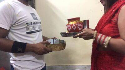 Karwa Chauth Ki Raat Chudi Bhabhi Pati Ke Dost Se - sunporno.com - India